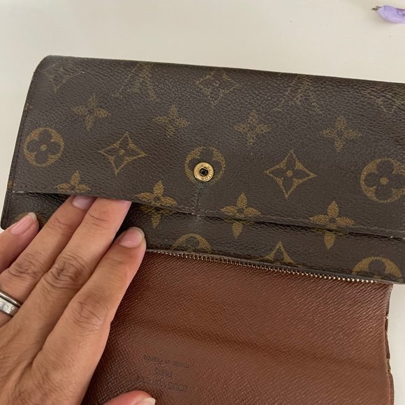 LOUIS VUITTION Vintage Authentic Monogram Sarah Long Wallet - Picture 7 of 8